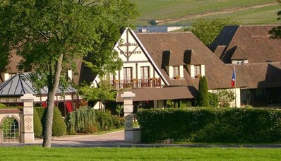 Hostellerie La Briqueterie Epernay Helikopterle şampanya eşliğinde gurme kaçamağı
