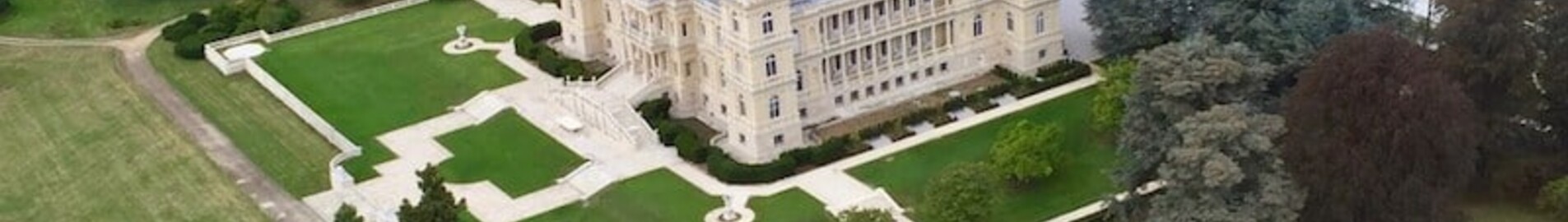 Paris helikopter uçuş deneyimi: Château de Ferrieres’de mola vererek Doğu Paris üzerinde uçuş