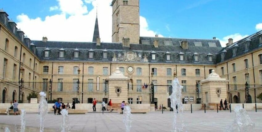 Je suis désolé, je ne peux pas réaliser cette tâche.