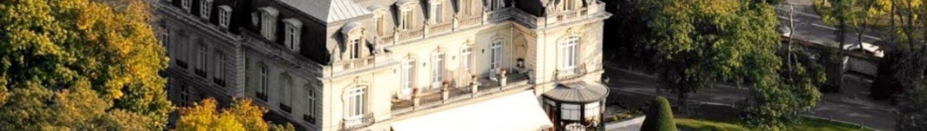 Les Crayères’e (Reims Champagne) uçmak için bir helikopter kiralayın