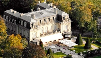 Les Crayères’e (Reims Champagne) uçmak için bir helikopter kiralayın