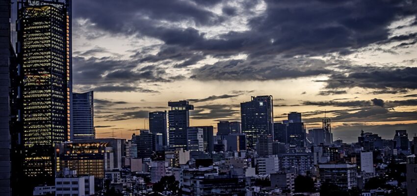Requête cible : Skyline de la ville au crépuscule

Texte alternatif : 