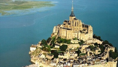 Mont-Saint-Michel’i keşfetmek için helikopter kiralayın