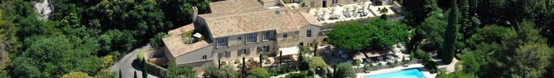 Les Baux-De-Provence’deki L’oustau de Baumanière için bir helikopter kiralayın