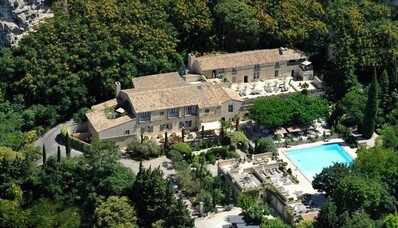 Les Baux-De-Provence’deki L’oustau de Baumanière için bir helikopter kiralayın