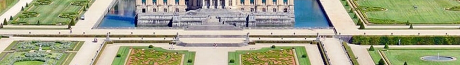 Helikopter kiralayın: Paris Issy-Les-Moulineaux’dan Château De Vaux-Le-Vicomte üzerinde uçun