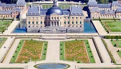 Helikopter kiralayın: Paris Issy-Les-Moulineaux’dan Château De Vaux-Le-Vicomte üzerinde uçun