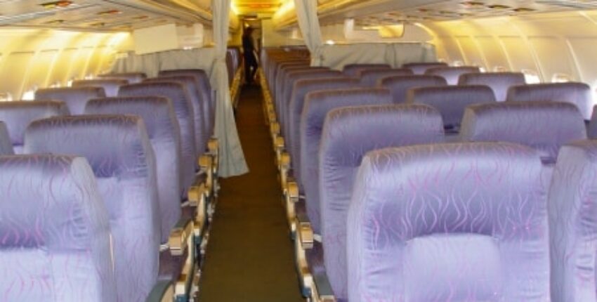 **Texte alternatif :** Location jet privé - cabine MD 82 vide