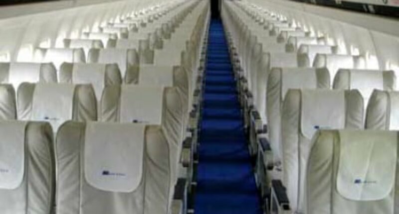 location jet privé, cabine MD 83 vide sièges blancs