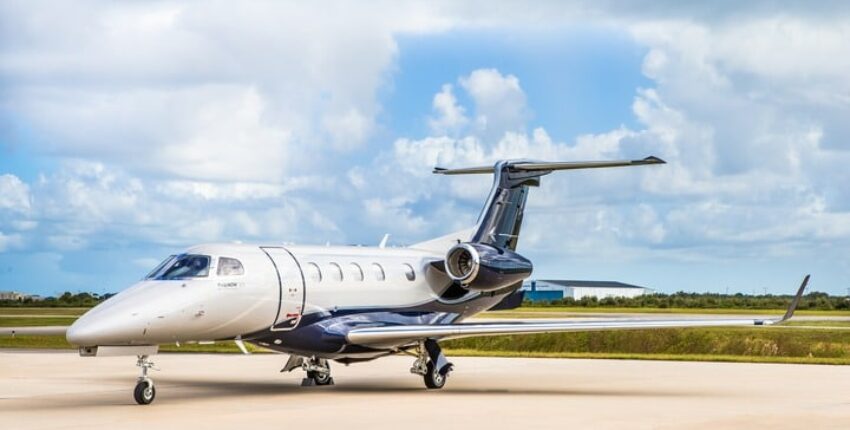 PHENOM 300 sur la piste