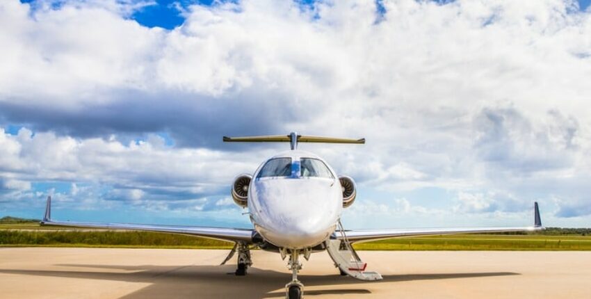PHENOM 300 sur la piste
