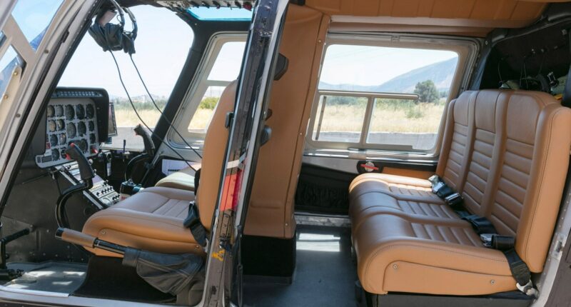 Hélicoptère Bell 206 intérieur en cuir