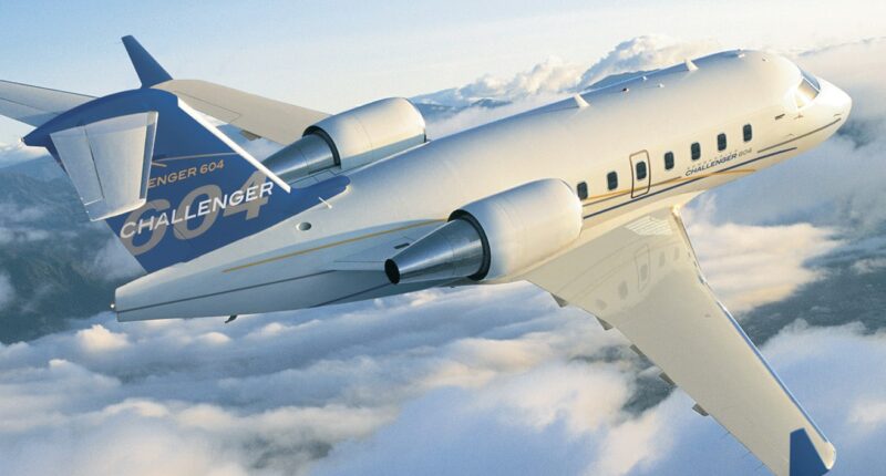 Jet privé cabine intérieure blanche et grise Challenger 604