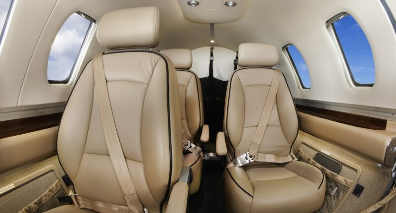 Eclipse 500, siège intérieur en cuir beige