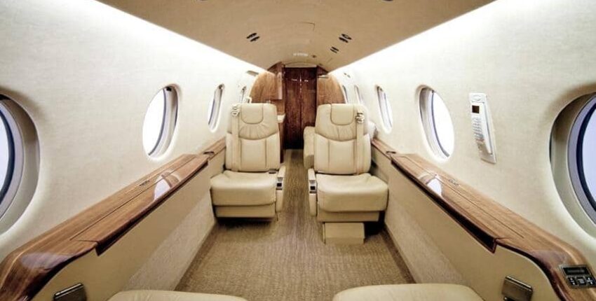 **Intérieur luxueux Beechjet 400 - location de jet privé.**