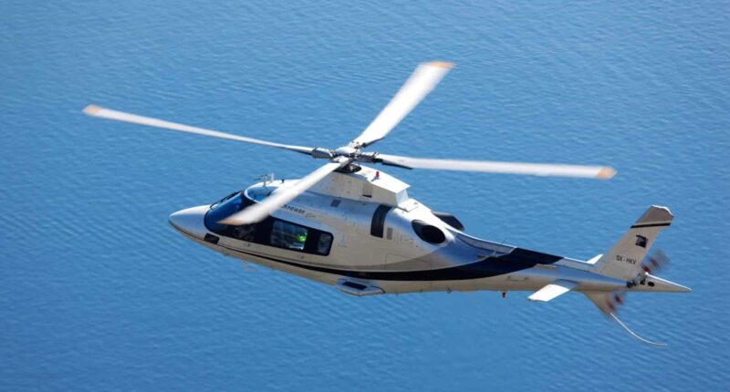 Hélicoptère Agusta 109 sièges alignés gris