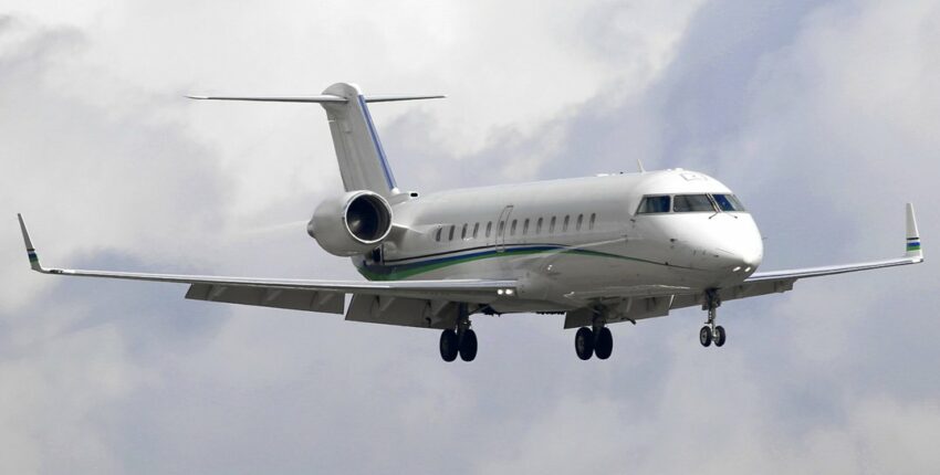 Jet privé Challenger 850 en vol