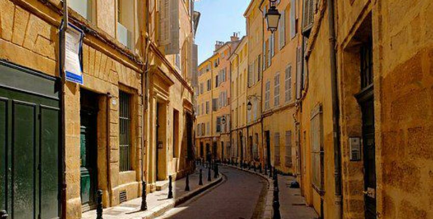 ruelles sous le soleil d'Aix en Provence