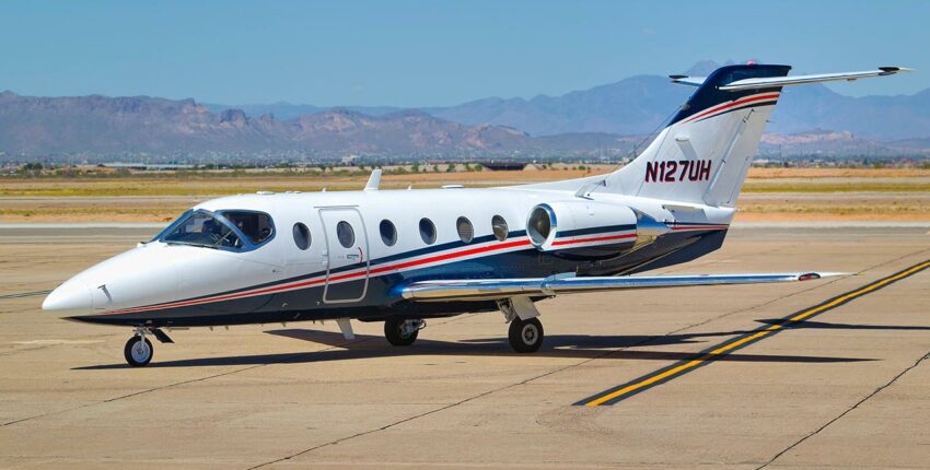 location de jet privé, BEECHJET 400 N127UH sur piste.