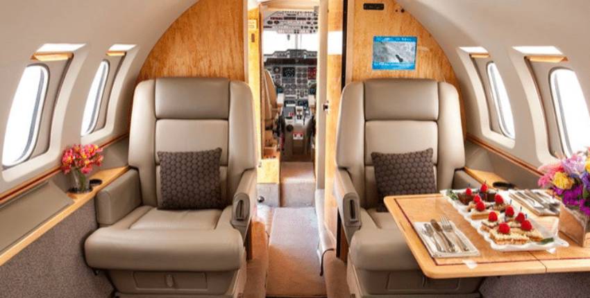 JET PRIVÉ HAWKER 1000 intérieur