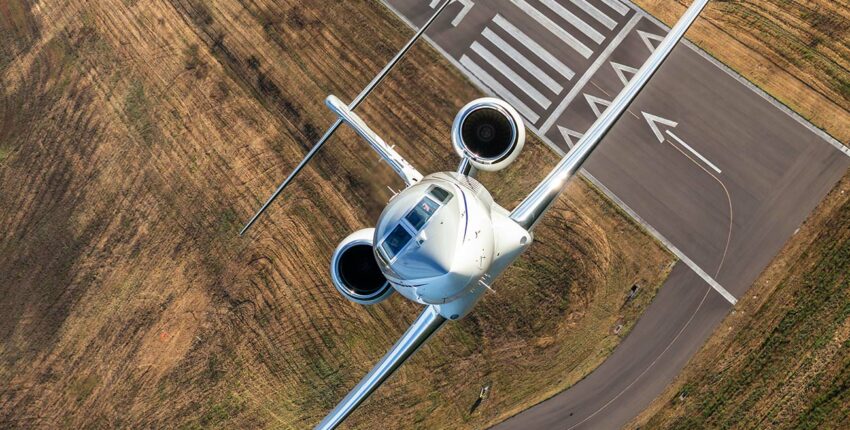 Jet privé Gulfstream G500 au décollage