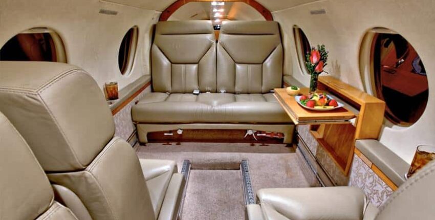 Intérieur jet privé Falcon 10 / 100