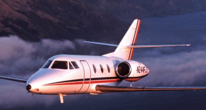 Intérieur jet privé Falcon 10 / 100
