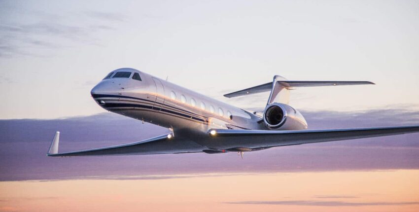 G550 jet privé en vol couché de soleil