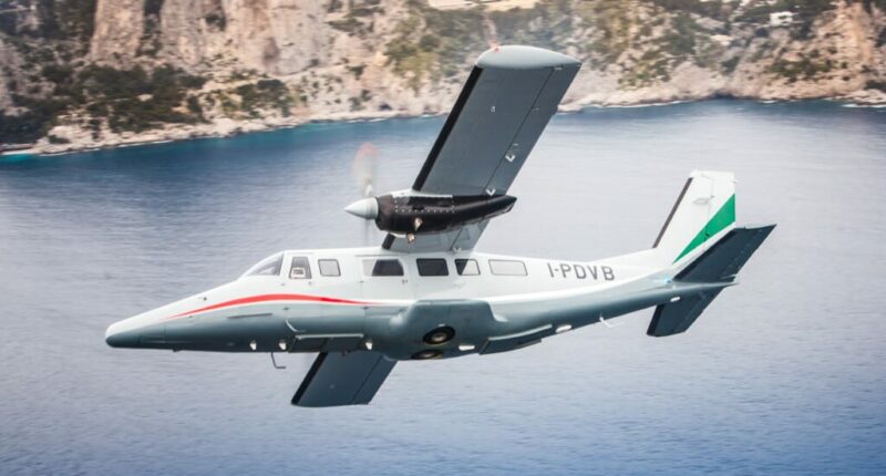 Jet privé Vulcanair Avitor TP 600 intérieur siège noirs