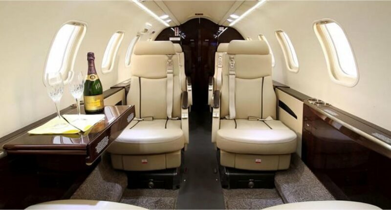 location de jet privé : Intérieur luxueux du Learjet 40 XR.