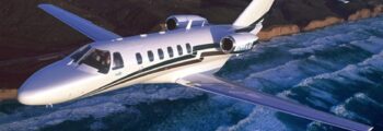 Location de jet privé : Cessna CJ sur piste herbeuse.