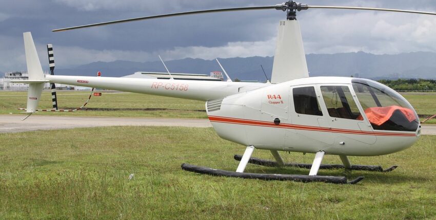 Robinson R44 sur la piste