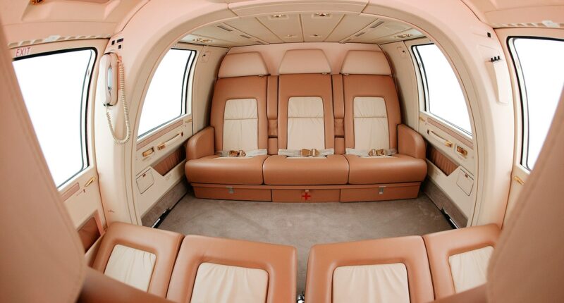 Hélicoptère Dauphin AS 365 intérieur