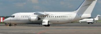 Location de jet privé : AVRO business jet sur tarmac.