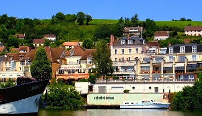 Joigny’deki La Côte Saint-Jacques için bir helikopter kiralayın