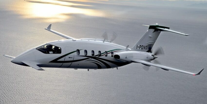 PIAGGIO AVANTI P180 en vol
