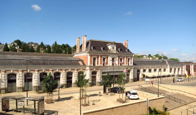 location de jet privé en gare de Brive, façade historique