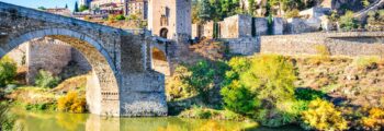 location jet privé : vue aérienne côte, eau turquoise