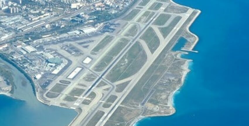 vue aérienne de l'aéroport de Nice