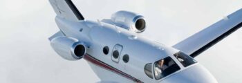 Location de jet privé : Cessna CJ sur piste herbeuse.