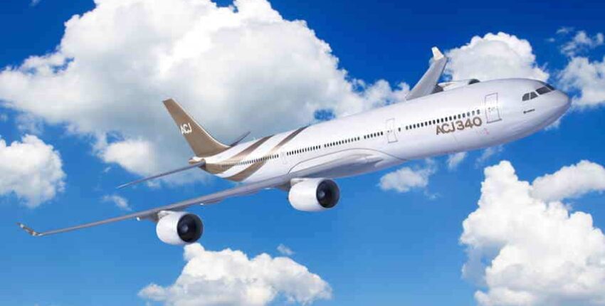 location de jet privé : ACJ A340 dans le ciel.