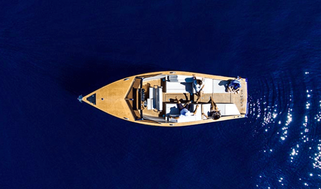 Bateau vue de dessus Partenariat Lanéva Boats AEROAFFAIRES.