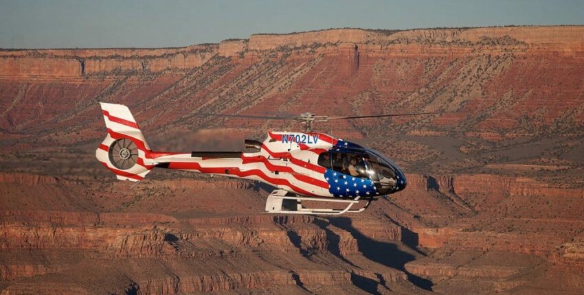 emplacement de jet privé : H130 survole un canyon.