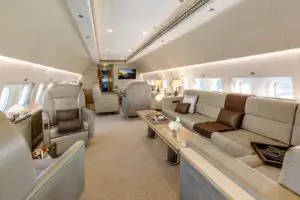 Privatjet mets: A319 CORPORATE JET, intérieur luxueux.