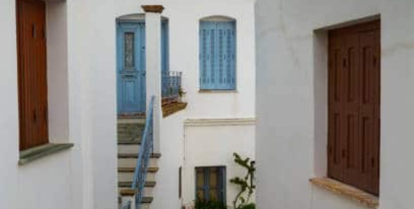 ruelles bleues et blanches de skyros