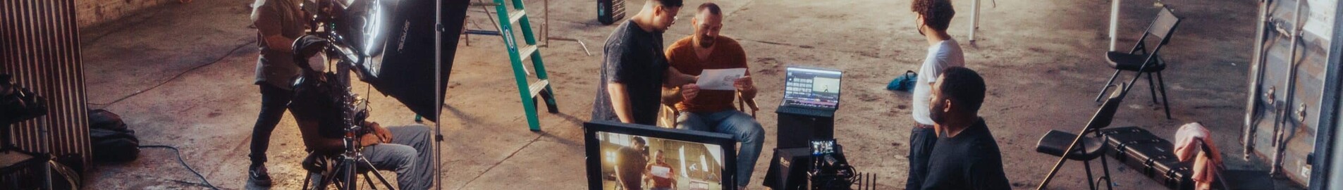 Film ekiplerinin ve prodüksiyon ekipmanlarının taşınması: özel havacılığa başvurun.