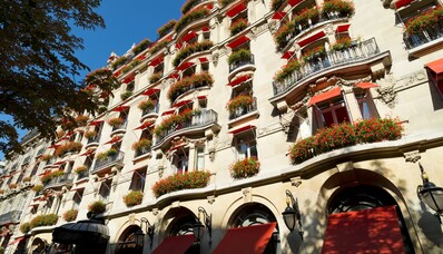 Paris’te lüks otel: Hôtel Plaza Athénée’de rüya gibi bir konaklama