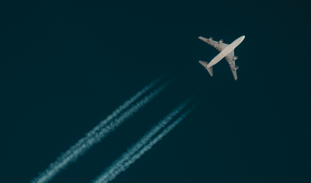 avion dans le ciel