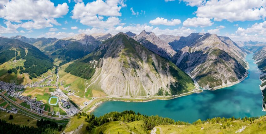 Livigno,,Italy,,Panoramic,Aerial,View,Of,The,Lake,And,Valley