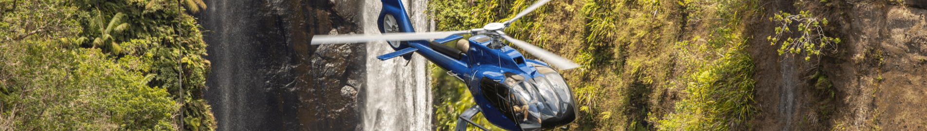 Réunion üzerinde helikopter uçuşu
